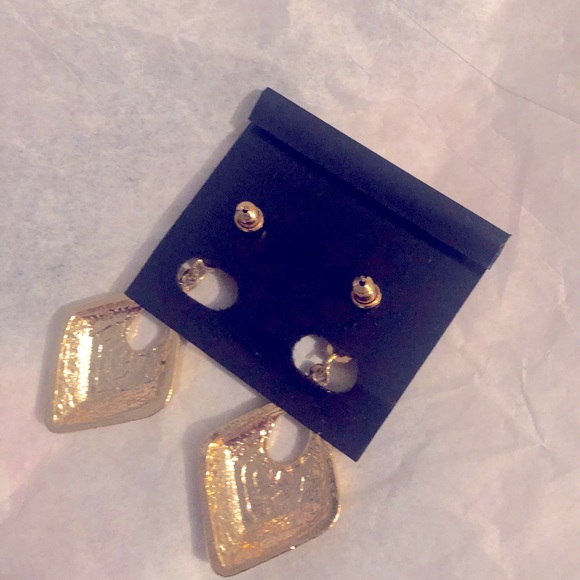 6 Different Pairs for $22 - Beautiful Earrings - Picture 7 of 11